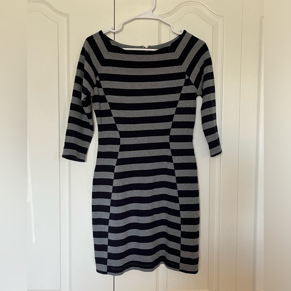 💫2/$20 - Gap striped three quarter sleeve dress size xs